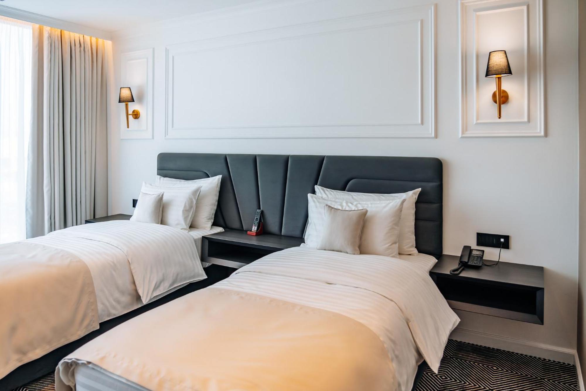 Sky Airport Hotel Cluj-Napoca Phòng bức ảnh