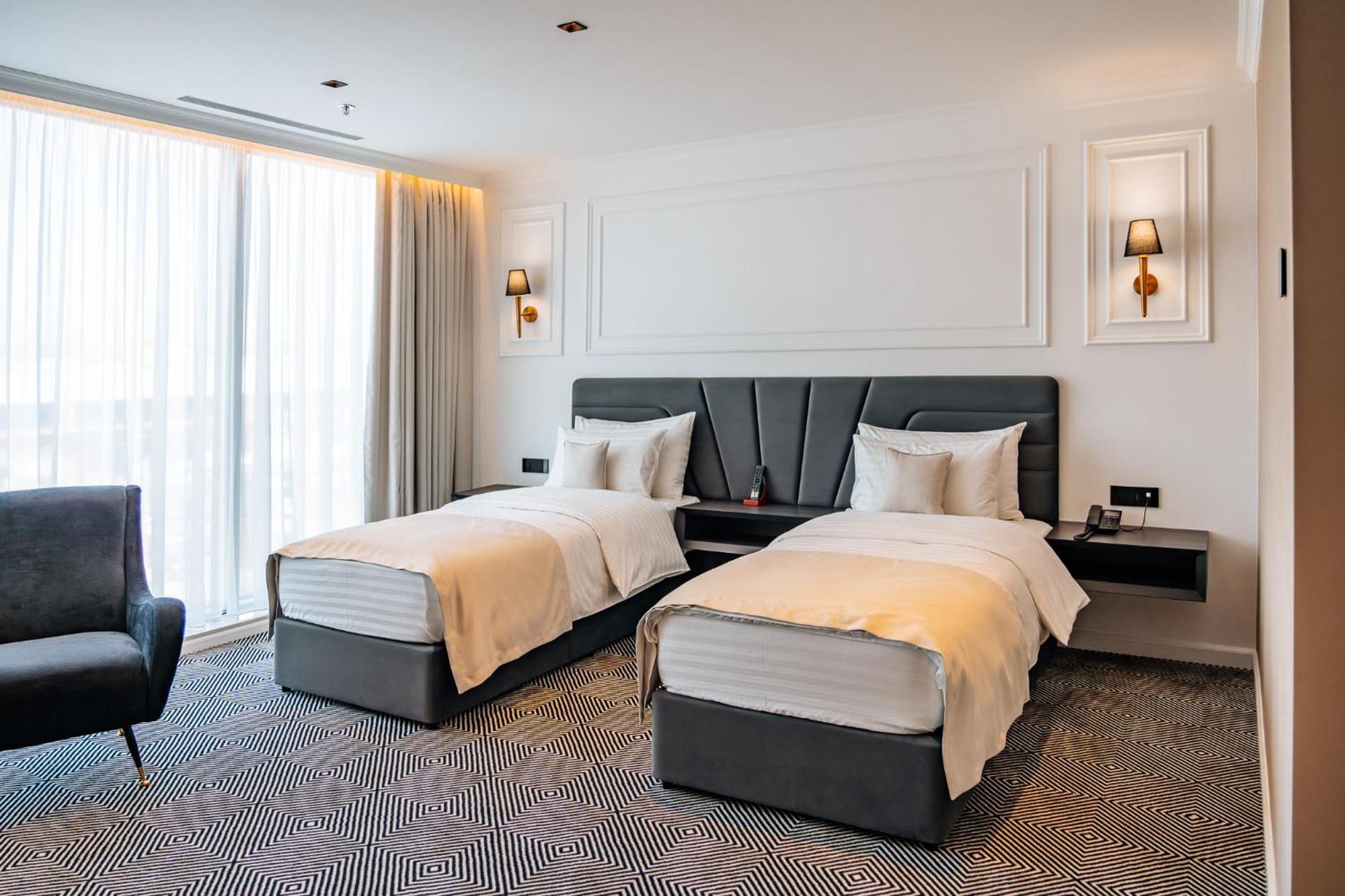 Sky Airport Hotel Cluj-Napoca Ngoại thất bức ảnh