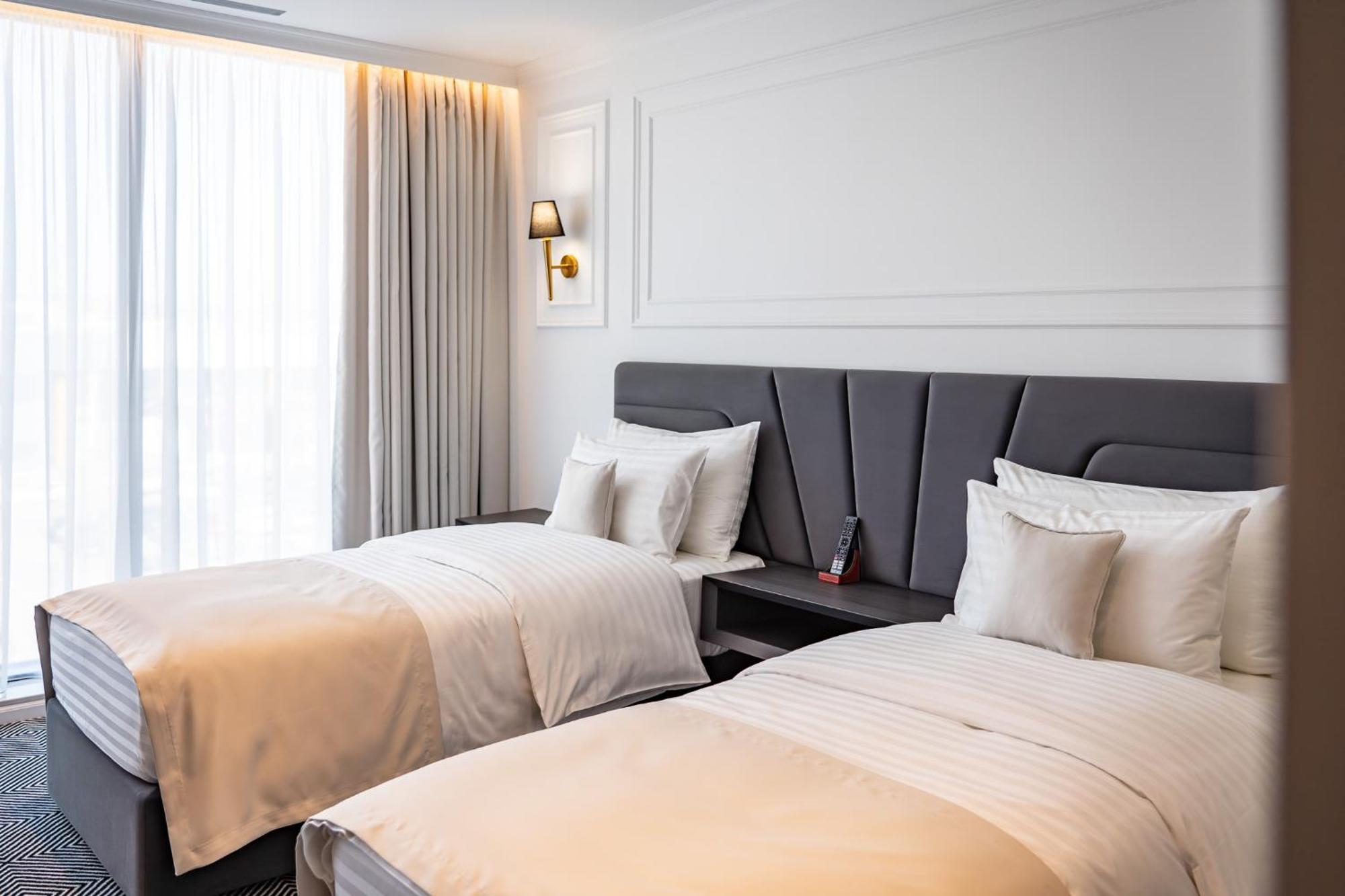 Sky Airport Hotel Cluj-Napoca Ngoại thất bức ảnh