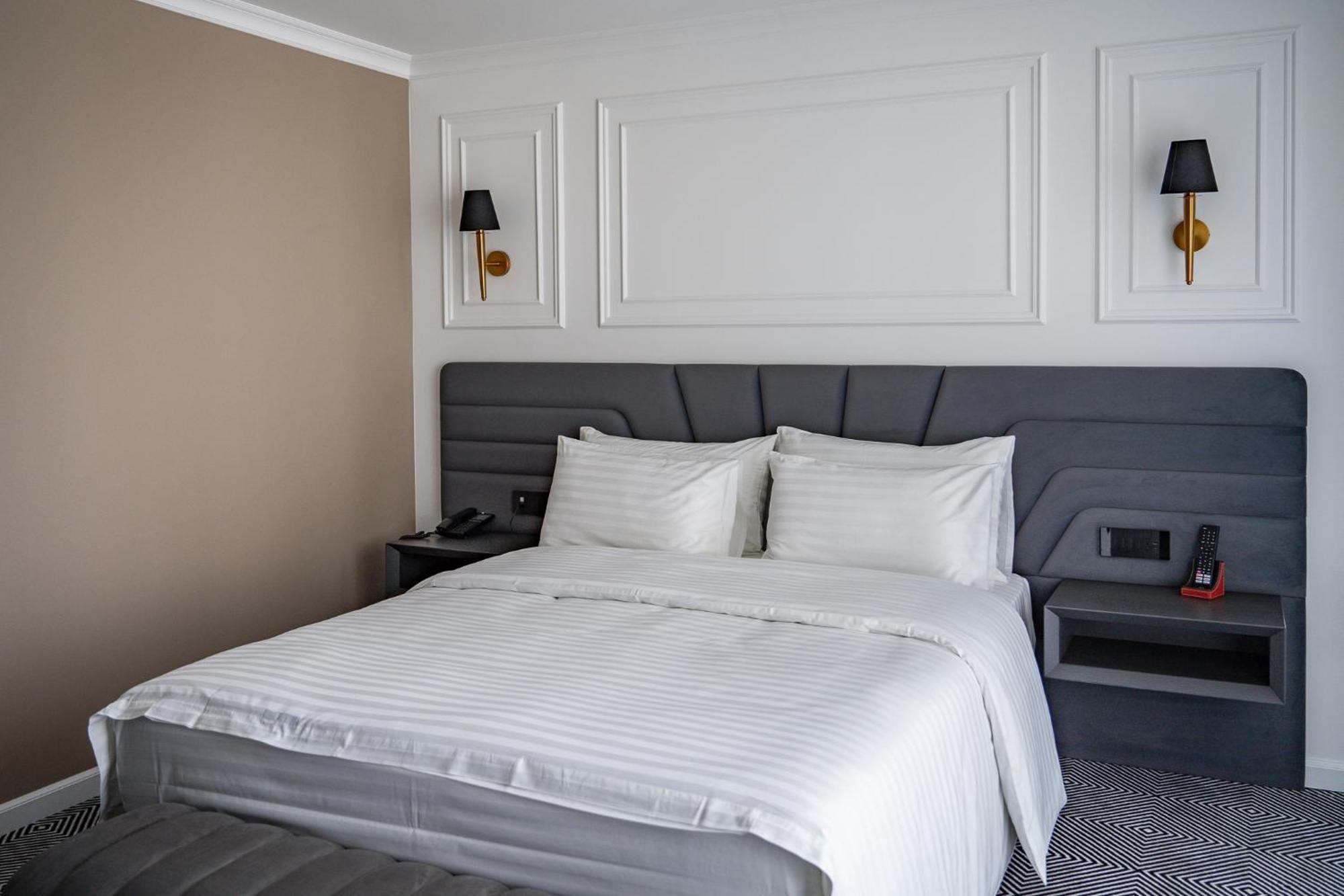 Sky Airport Hotel Cluj-Napoca Ngoại thất bức ảnh