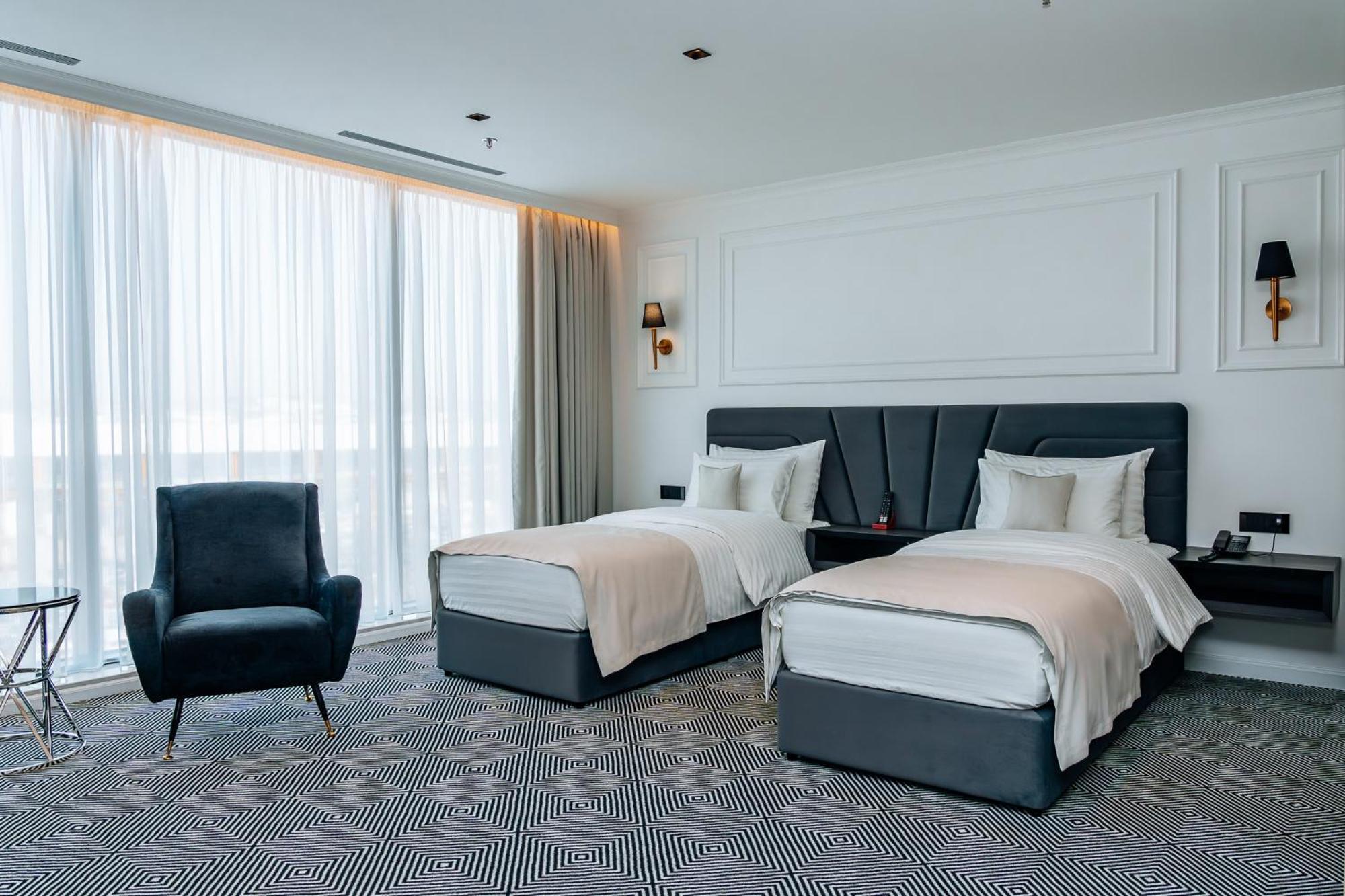 Sky Airport Hotel Cluj-Napoca Ngoại thất bức ảnh