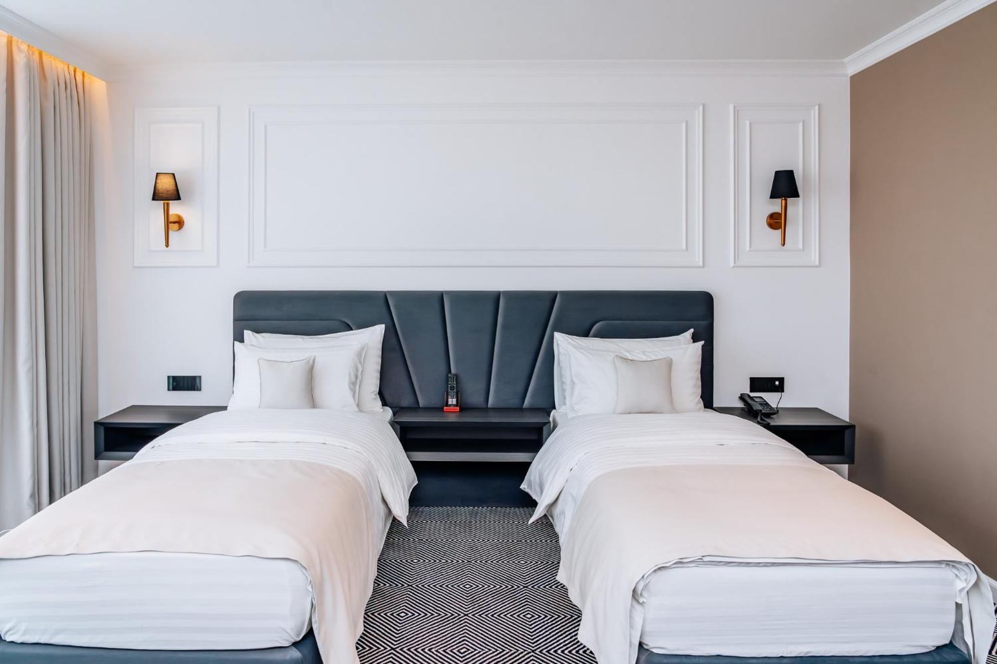 Sky Airport Hotel Cluj-Napoca Phòng bức ảnh