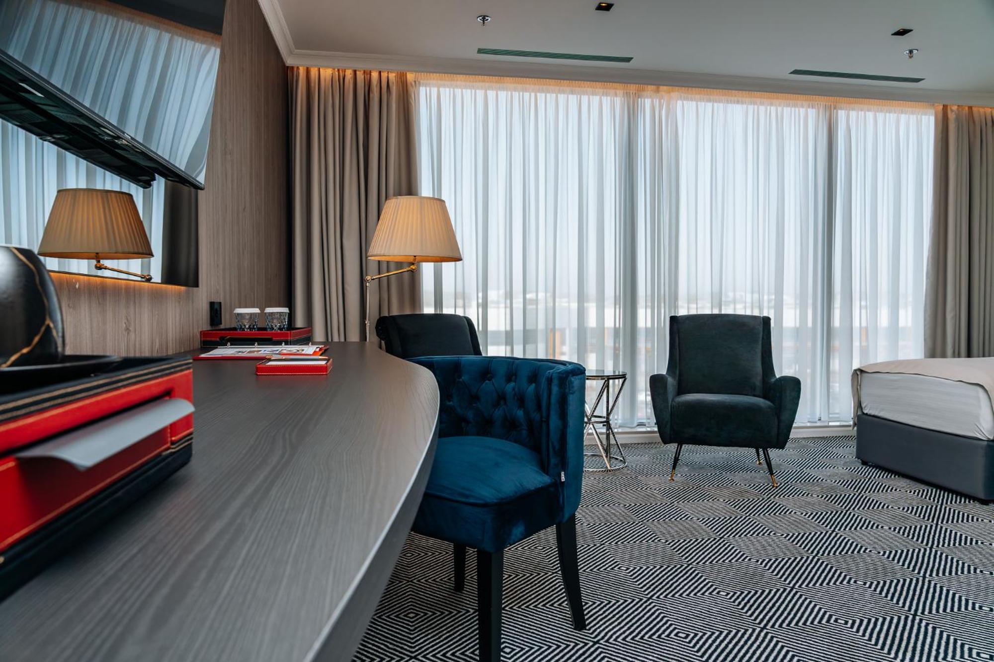 Sky Airport Hotel Cluj-Napoca Ngoại thất bức ảnh