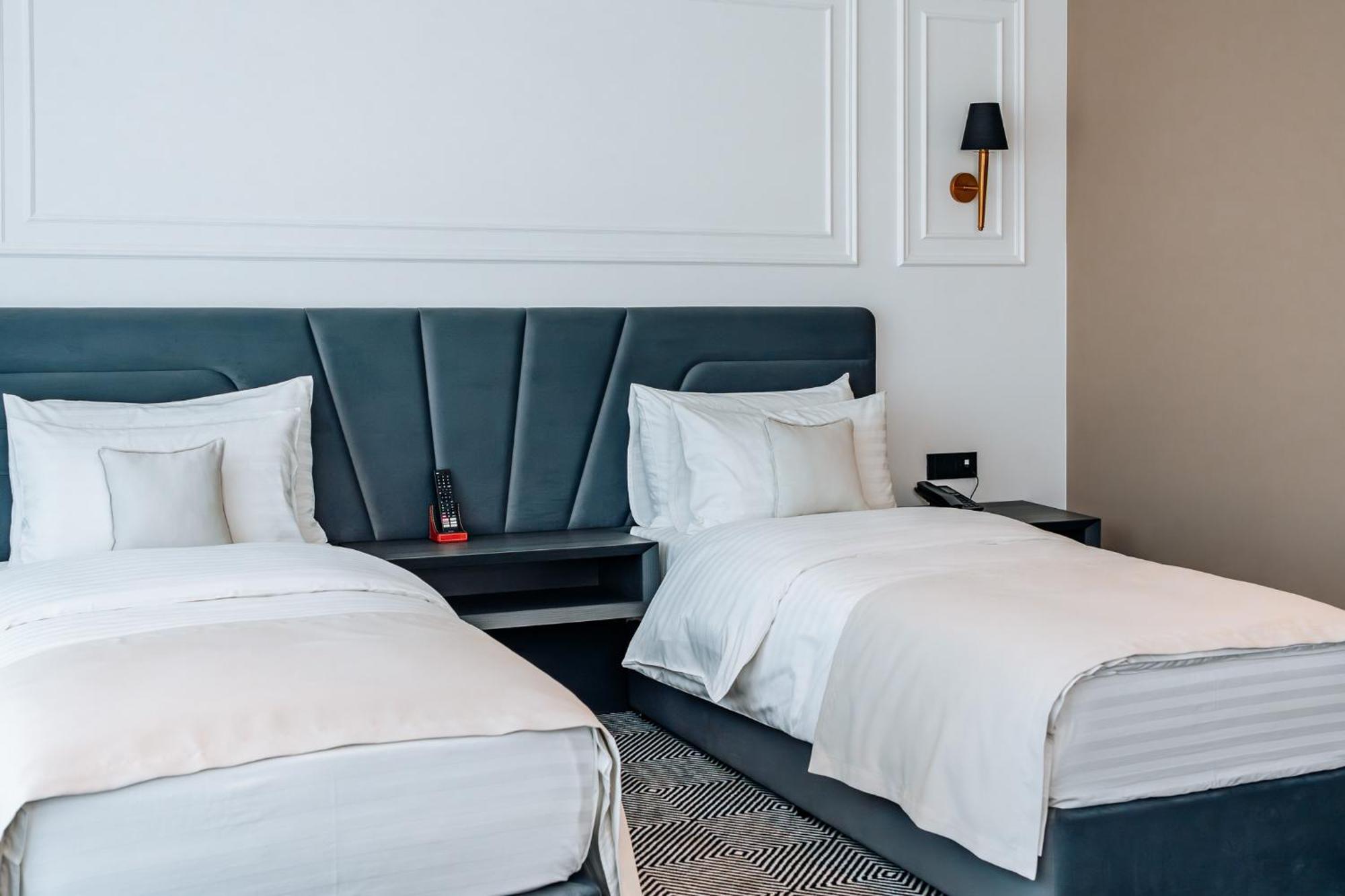 Sky Airport Hotel Cluj-Napoca Phòng bức ảnh