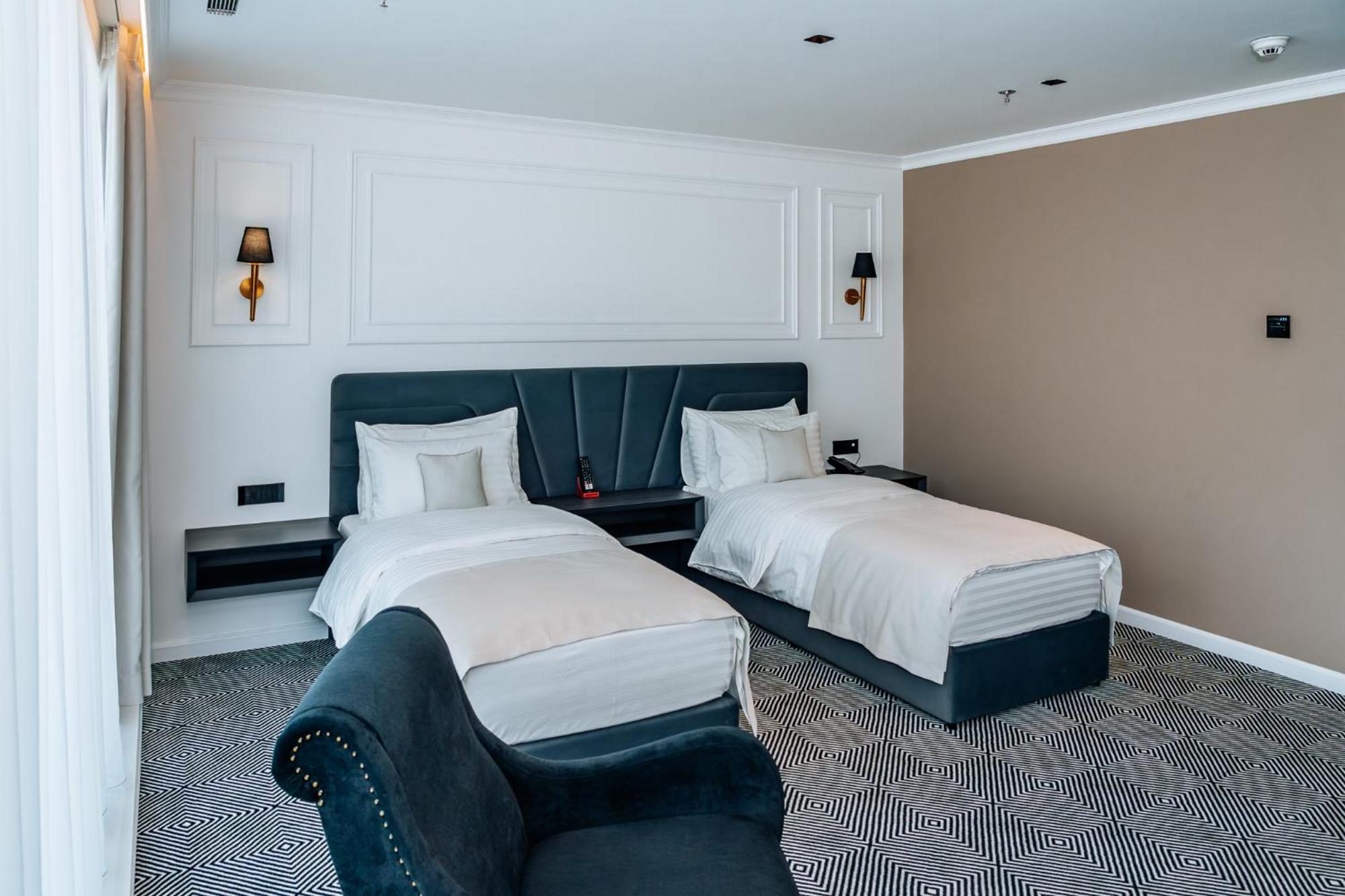 Sky Airport Hotel Cluj-Napoca Ngoại thất bức ảnh
