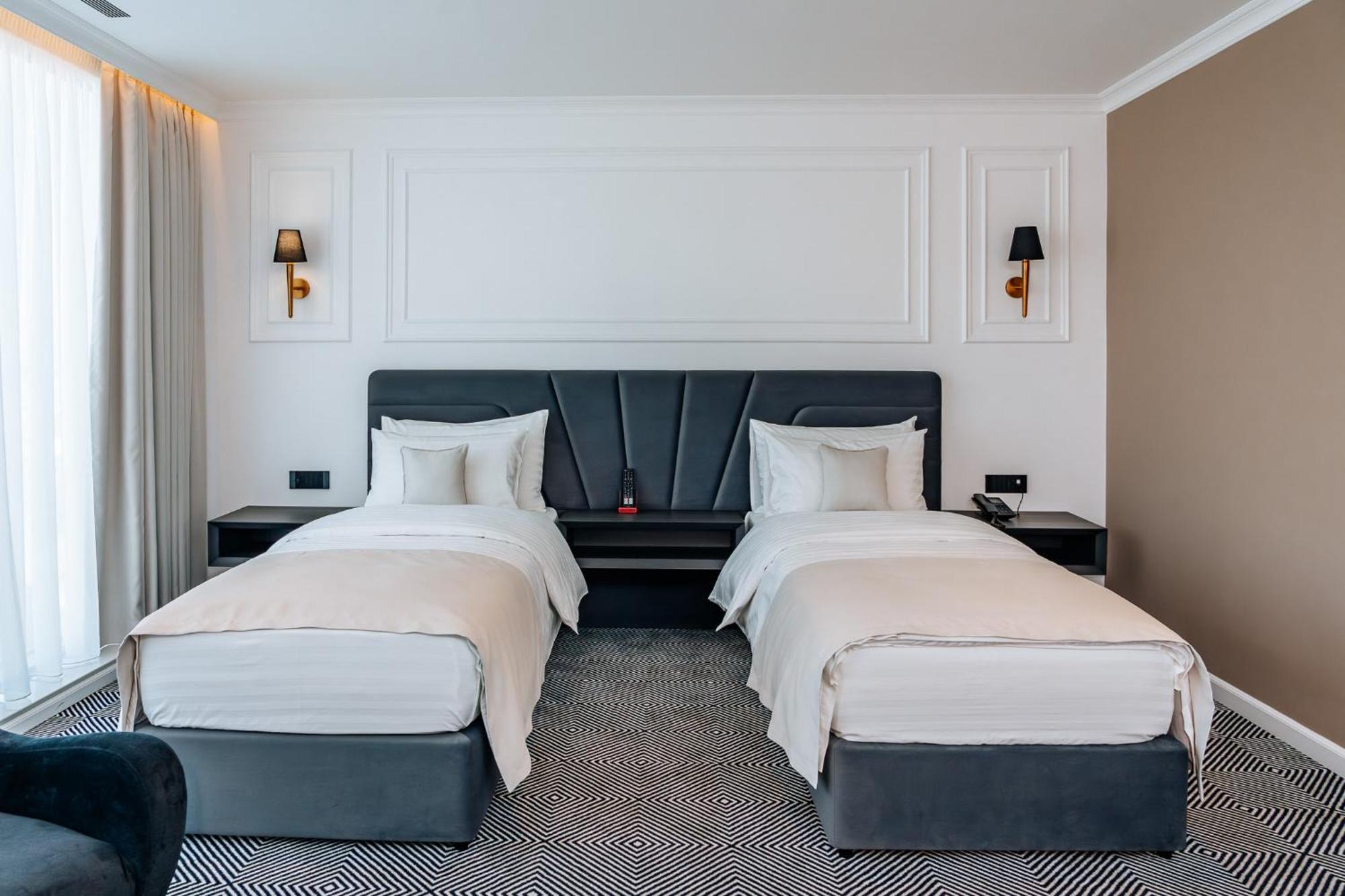Sky Airport Hotel Cluj-Napoca Ngoại thất bức ảnh