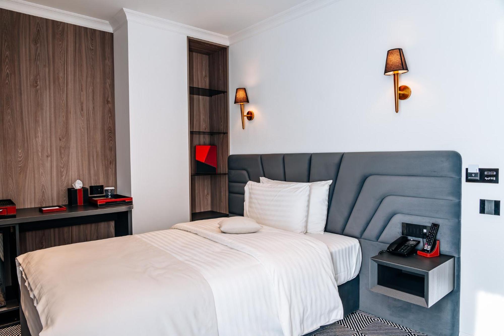 Sky Airport Hotel Cluj-Napoca Phòng bức ảnh